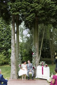 trouwen op een schommel