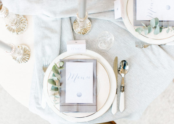 tafel styling met eucalyptus takje